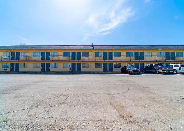 Castle Inn & Suites By Oyo Chickasha