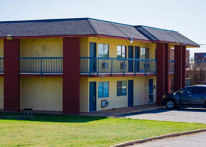 Castle Inn & Suites By Oyo Chickasha