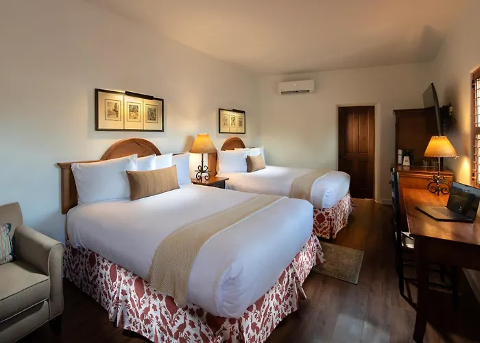 Pinon Court By La Fonda