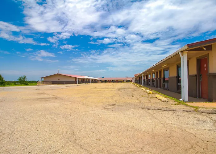 American Best Inn By Oyo I-35 Perry Near Lake Mcmurtry