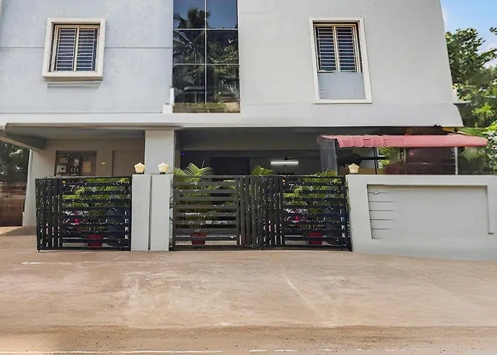 Super Oyo Collection O Kakinada Near Jntu