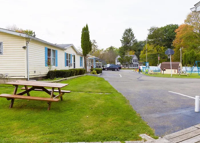Parkside Motel By Oyo Meadville Conneaut Lake