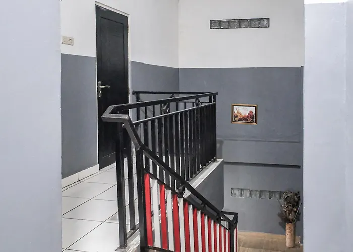 Oyo 93117 Penginapan Tiga Dara