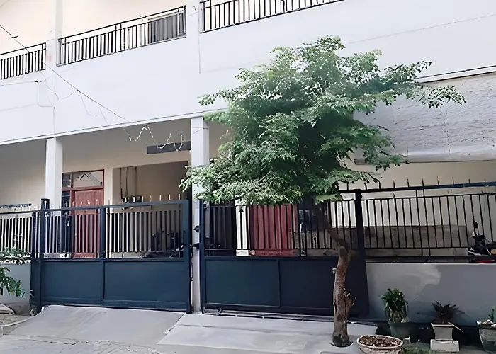 Hotel O Homestay Bu Sun Syariahneartaman Rekreasi & Pemandian Taman Suruh
