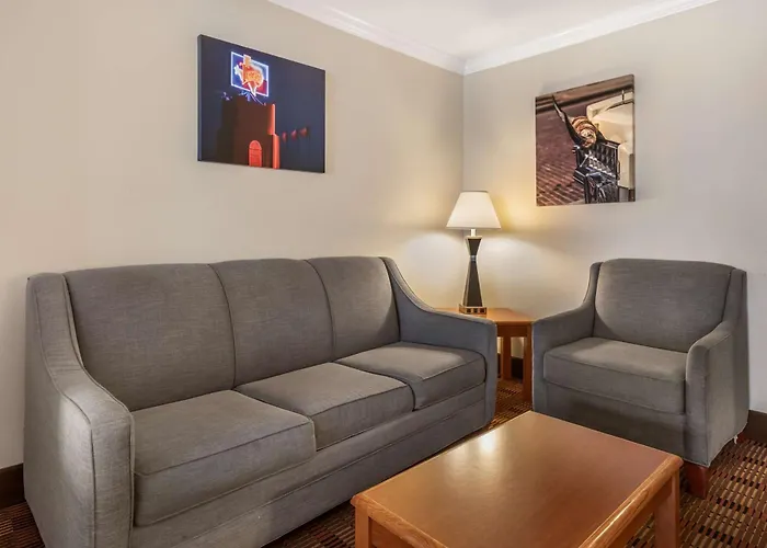Best Western Club House Inn & Suites