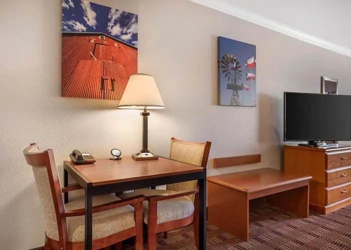Best Western Club House Inn & Suites