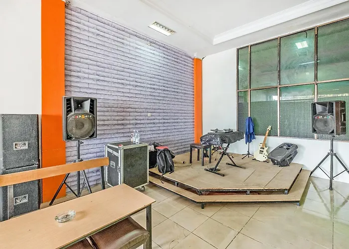 Oyo 1906 Zhafira Guest House Syariah