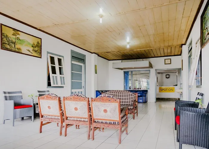 Oyo Life 2638 Hotel Raya