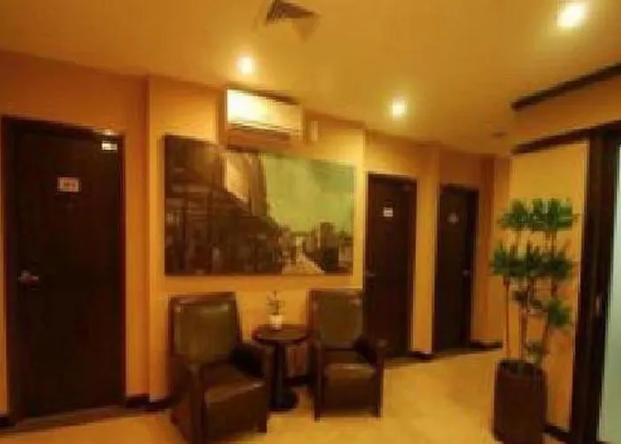 Capital O Rail Hotel