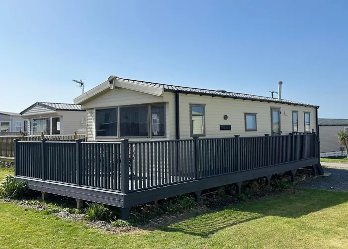 Padstow Holiday Base Bright Two Bedroom Lodge At Seven Bays