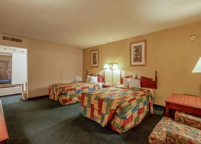 Royal Holiday Motel By Belvilla Gallup I-40