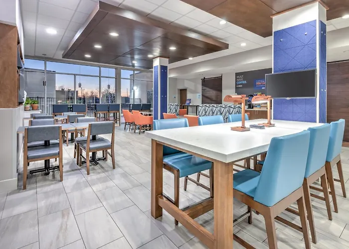 Holiday Inn Express & Suites Moore By Ihg