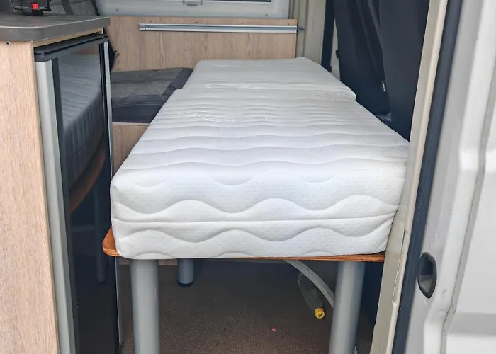 Lakoauto Berles Luxus Negy Kereken