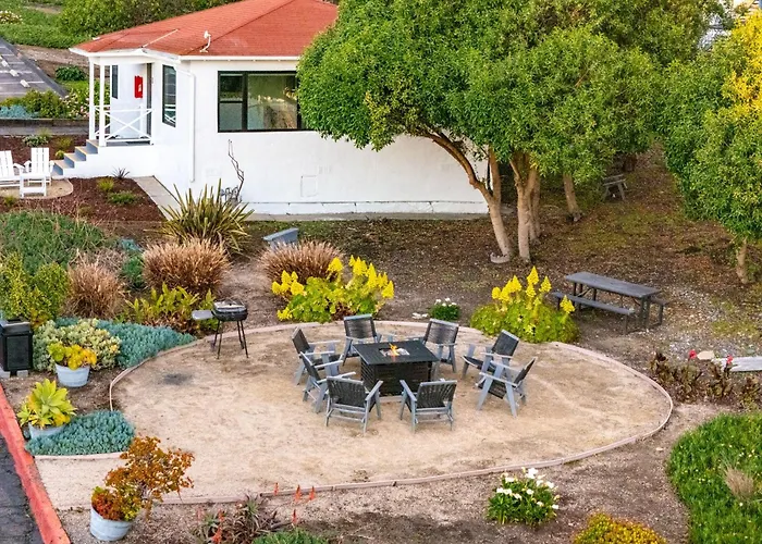 Tides Oceanview Inn And Cottages