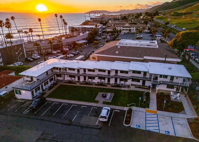 Tides Oceanview Inn And Cottages