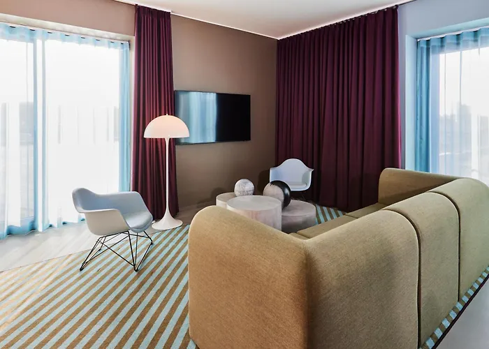 Kirk Suites