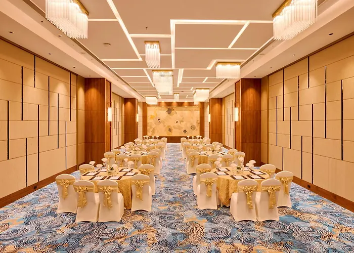 Iris Sarovar Portico