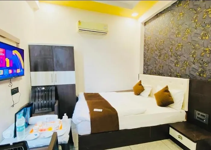 Hotel Shree Vijay I 966O9O1Oo6 Just 80Mtr From Shreenathji Temple 1Min Away By Sk