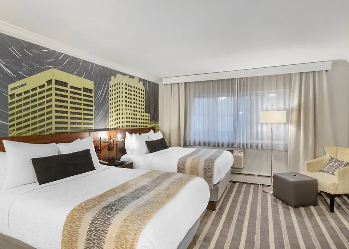 Best Western Plus Milwaukee West