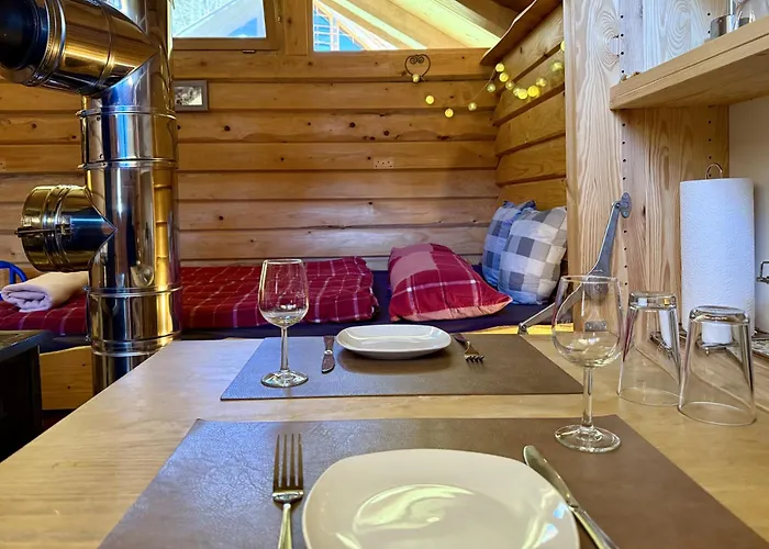Schwarzwald Romantikhütte - Zweisamkeit - mit Bettwäsche, Handtücher und Holz