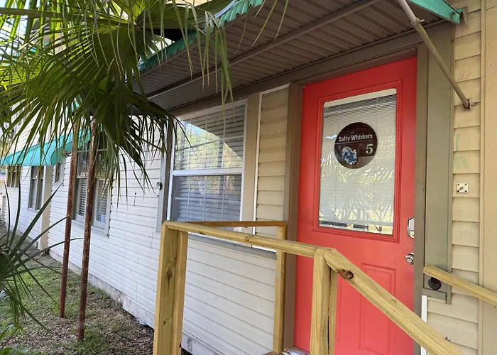 Nature Coast Inn & Cottages