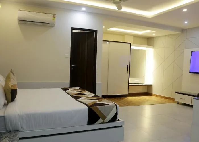Hotel Mandi Heights - Bar, Fine Dining & Banquet Hall