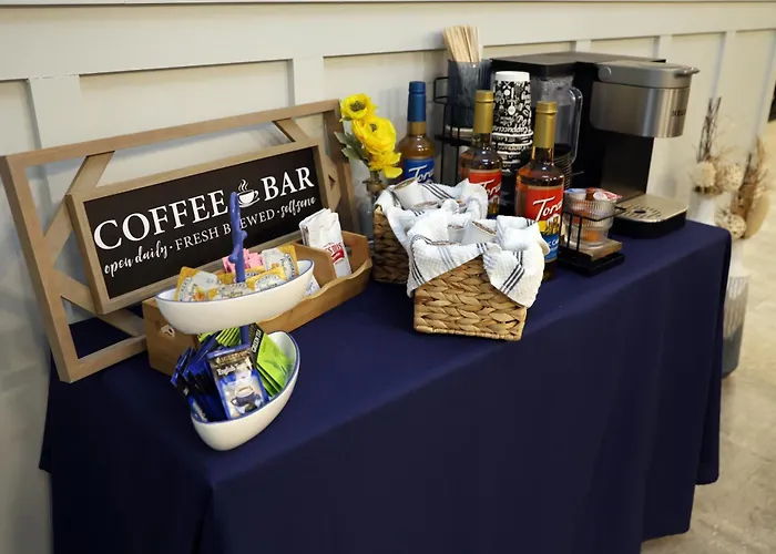 Harbor Winds Hotel (Adults Only)