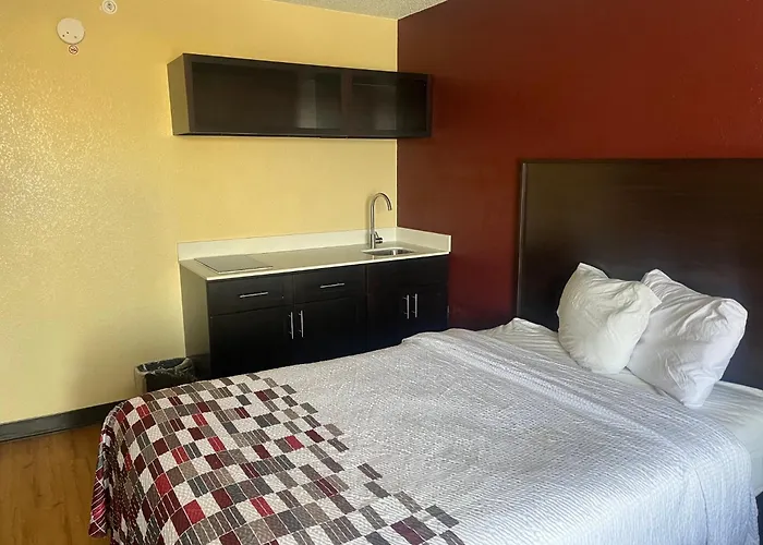 Red Roof Inn & Suites Indianapolis Airport