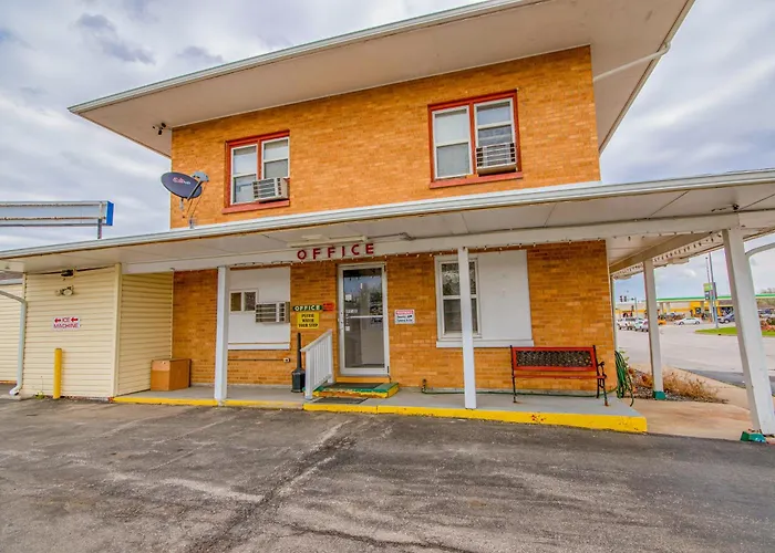 Oyo Travelier Motel