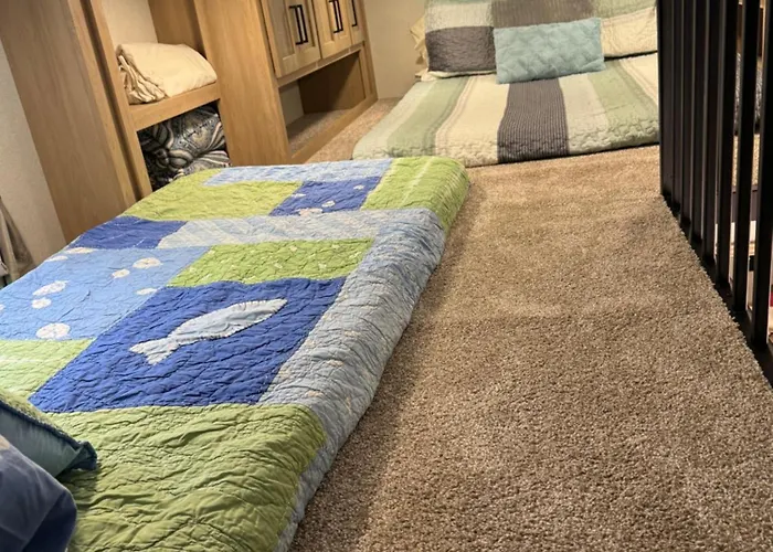 Spacious Four Room Glamping Rv With Tiki Bar Including Golf Cart
