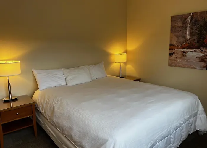 Athabasca Valley Inn & Suites