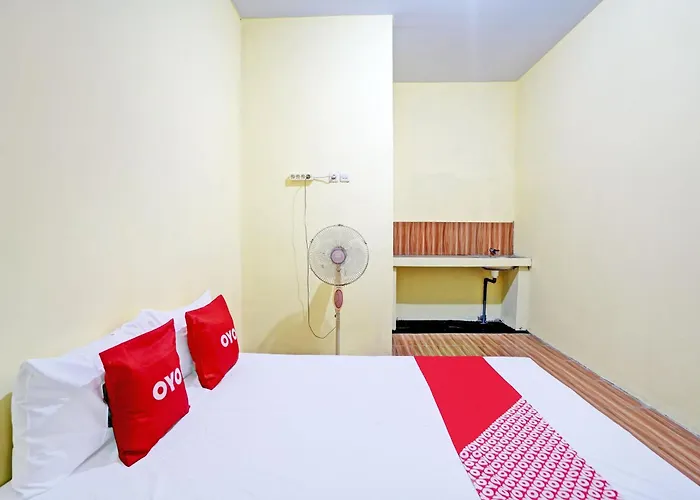 Oyo Life 92920 Rumah Kost Azca