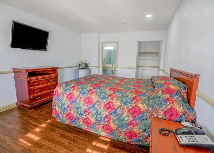 Day & Night Inn