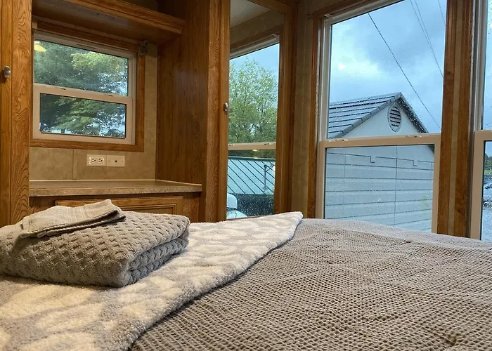Homey Villa With Loft In Bloomington