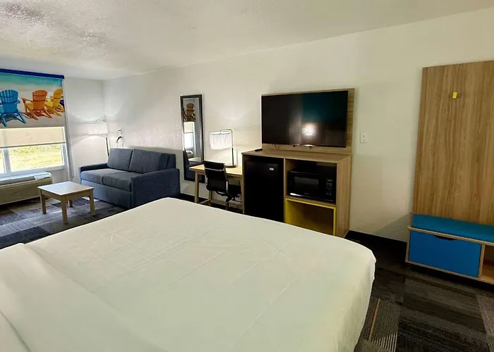 Days Inn By Wyndham Eglin Afb