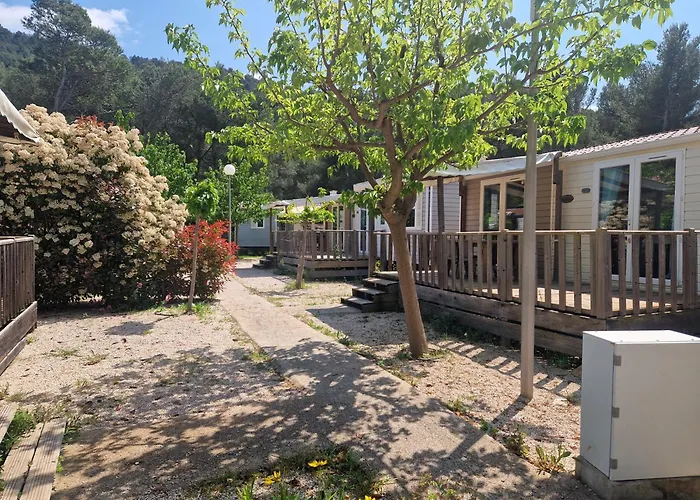 Camping Aux Portes De Cassis - Hotellerie De Plein Air