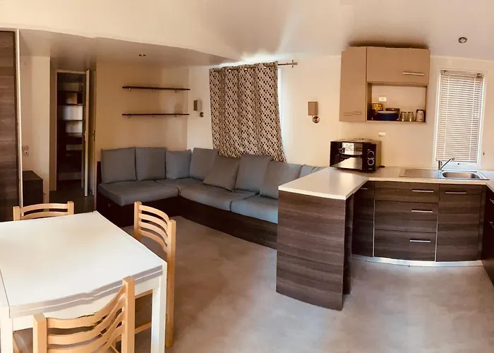 Mobil Home De Standing A La Porte Des Cevennes Sur Un Terrain Arbore Et Ombrage