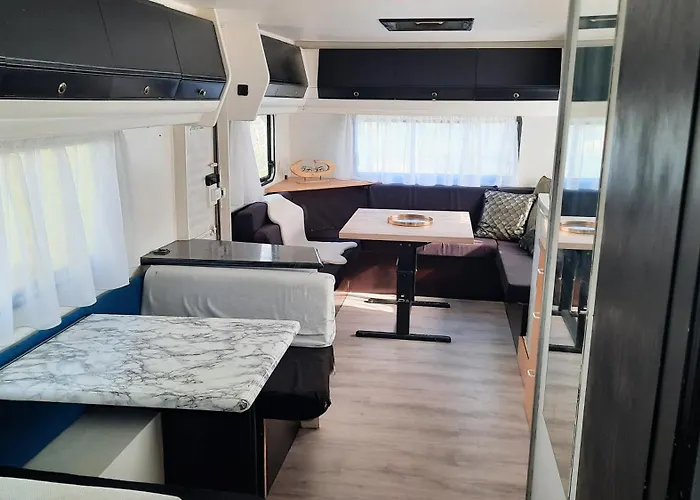 Retro Caravan Met Prive-Sanitair