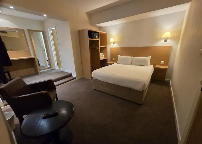Oyo The Luton Hotel