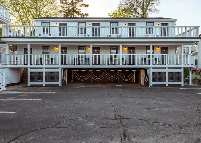 Eagle House Motel