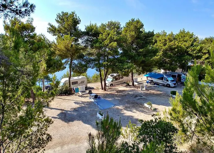 Kamp Vira Pitches
