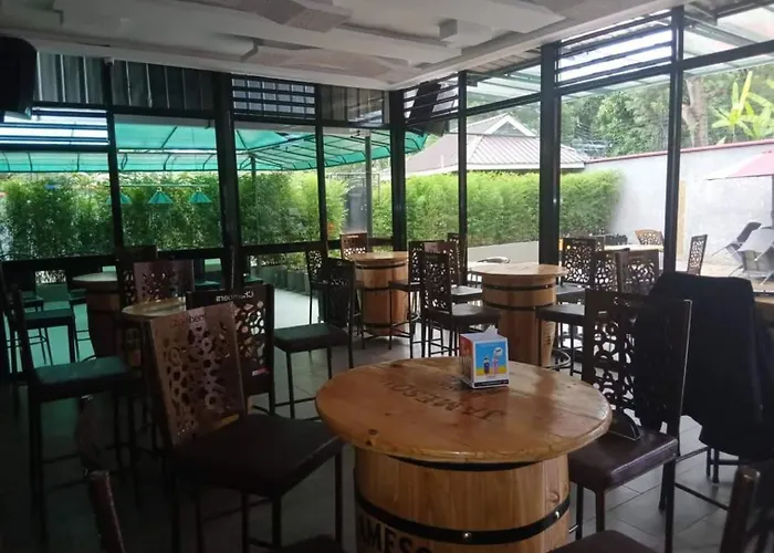 Chambersluxe Accomodation And Restaurant