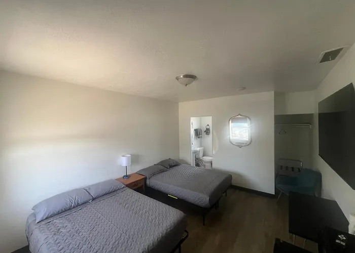 Mac'S Motel