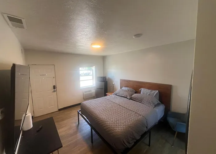 Mac'S Motel