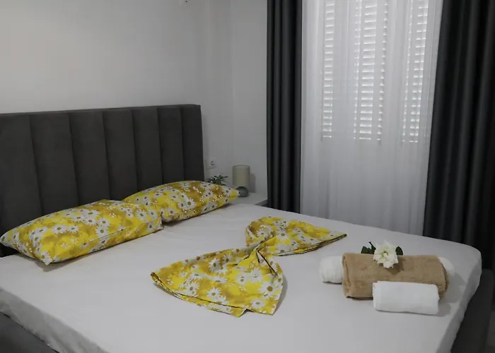 Rozafa Guest Room Center