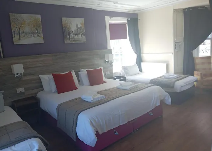 Kinloch Arms Hotel