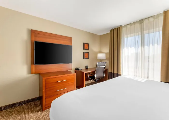 Comfort Inn & Suites Porter Near Indiana Dunes