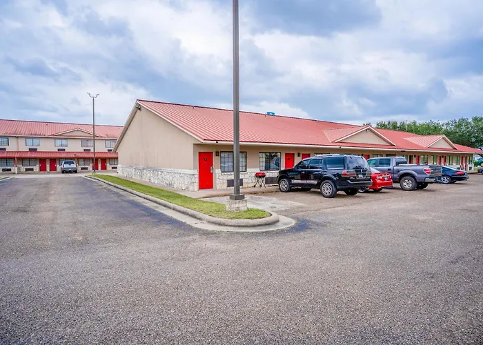 Days Inn & Suites By Wyndham Beeville