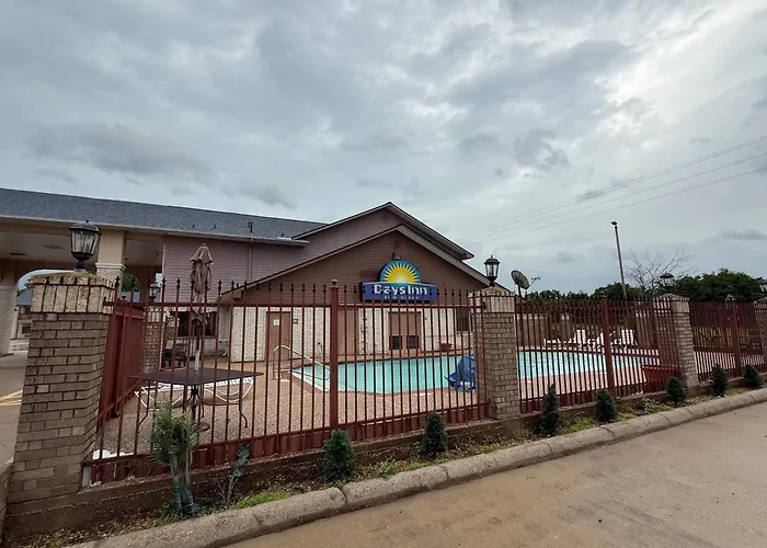 Days Inn By Wyndham Navasota
