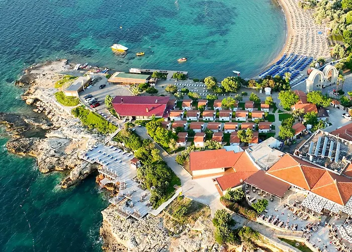 Maya Bistro Hotel & Beach